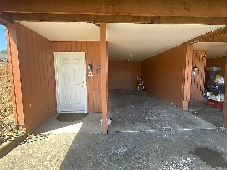 2161 Eastview Pl — Photo 2