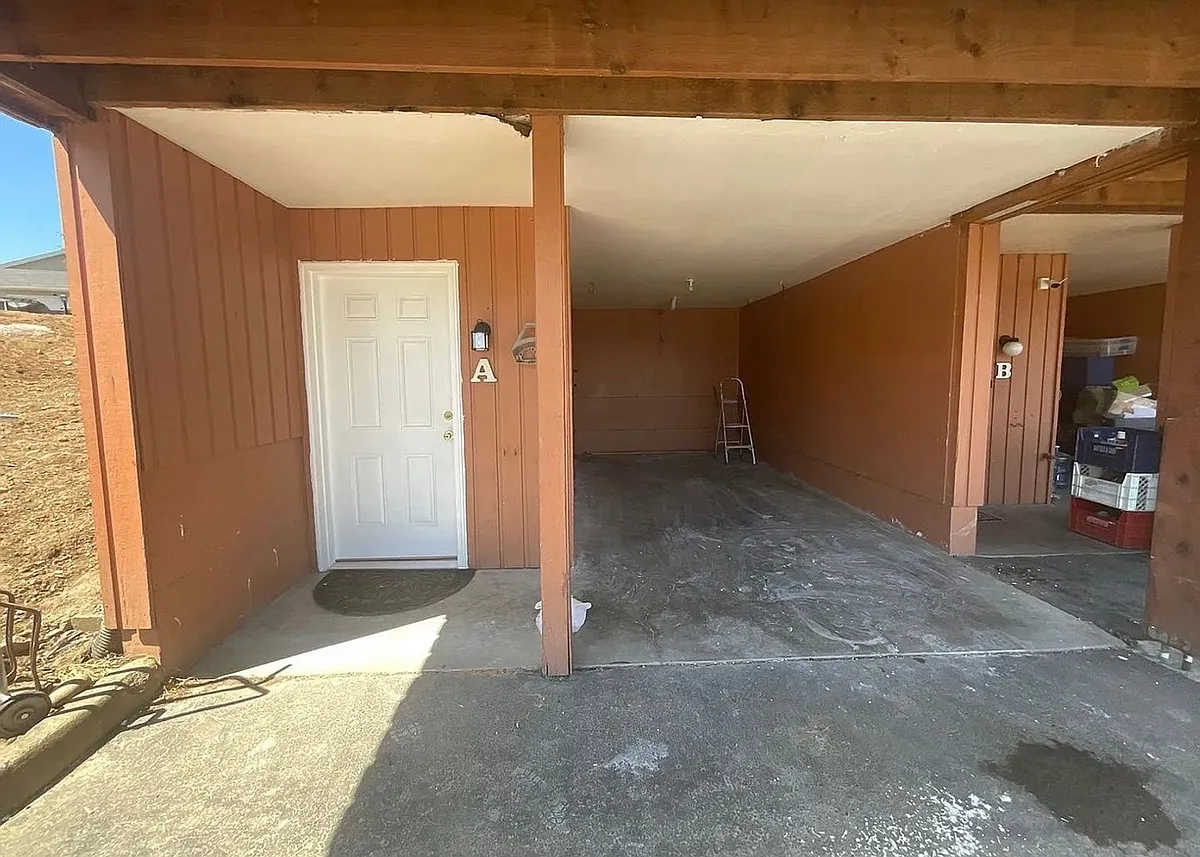 Building Photo - 2161 Eastview Pl