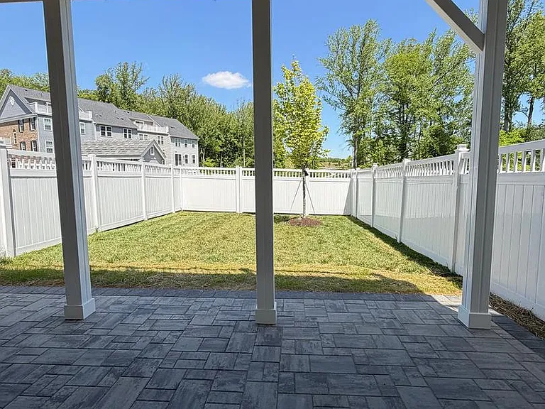 10802 Foxtrot Cir — Photo 26