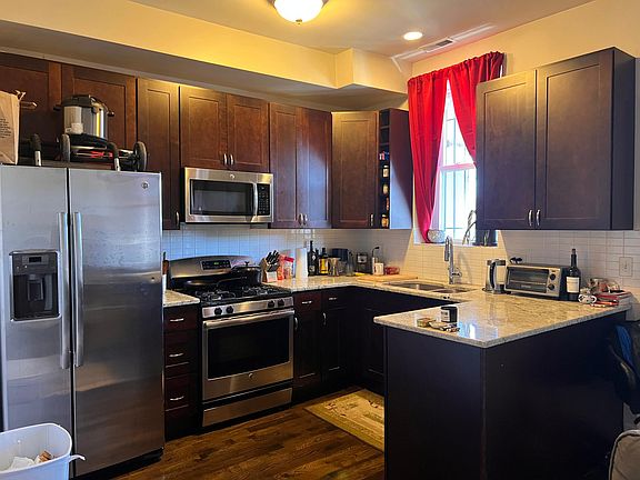 3rd image of 2049 W Division St APT 3R