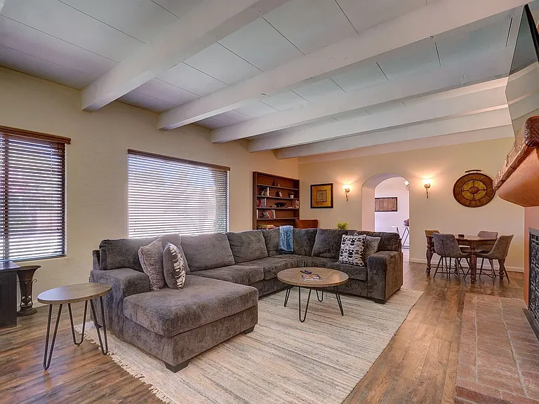 Riverside Suites — Photo 108