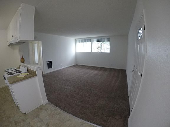 5th image of 16616 Woodruff Ave APT 1