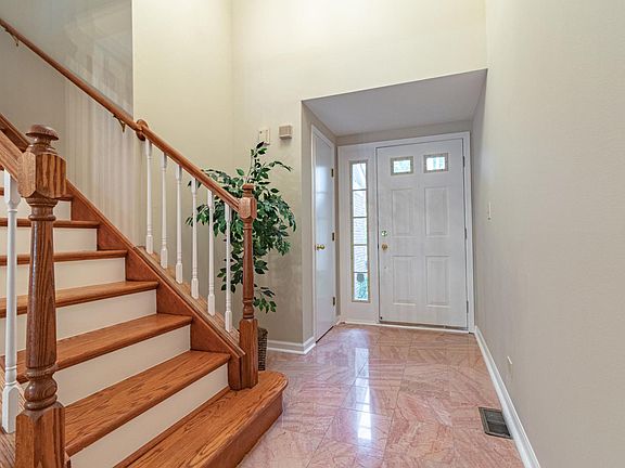3rd image of 877 Ann Arbor Ln