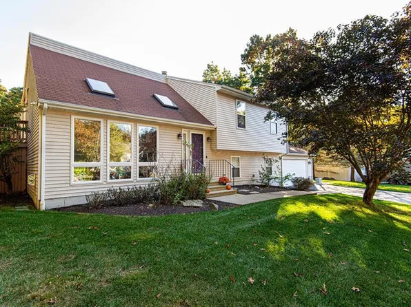 3 Cara Dr, Lincoln, RI 02865