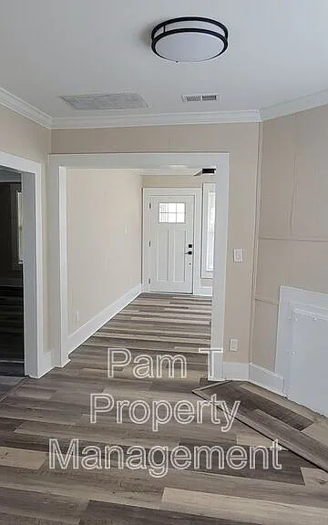 16 Helmken St — Photo 11