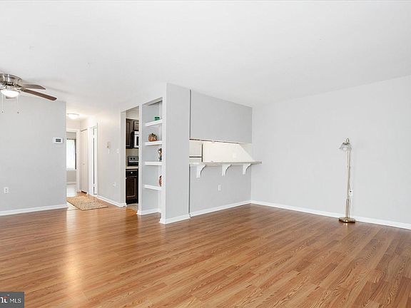 5th image of 1106 Castle Harbour Way Unit 1A