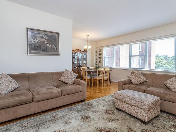 3rd image of 260 Garth Rd APT 7B5
