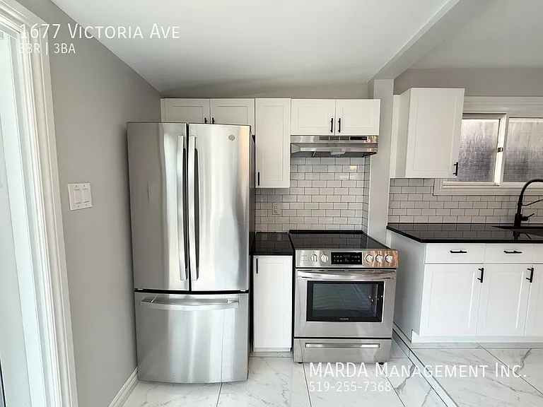 1677 Victoria Ave — Photo 18