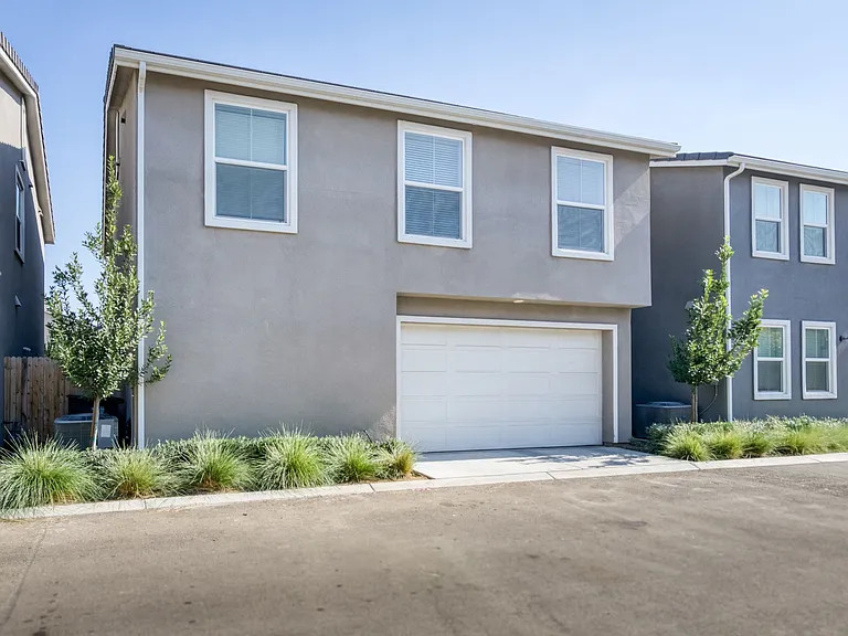2833 E Teaberry Dr — Photo 29