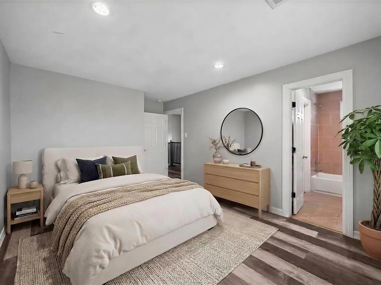 3 bed, 2.0 bath, 1160 sqft, $1,598 — Photo 3