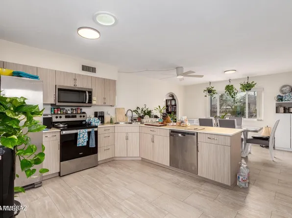 1018 E Geneva St, Pearce, AZ 85625