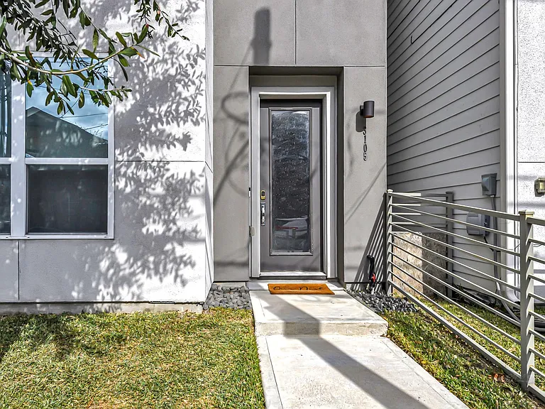 3105 Gillespie St — Photo 4