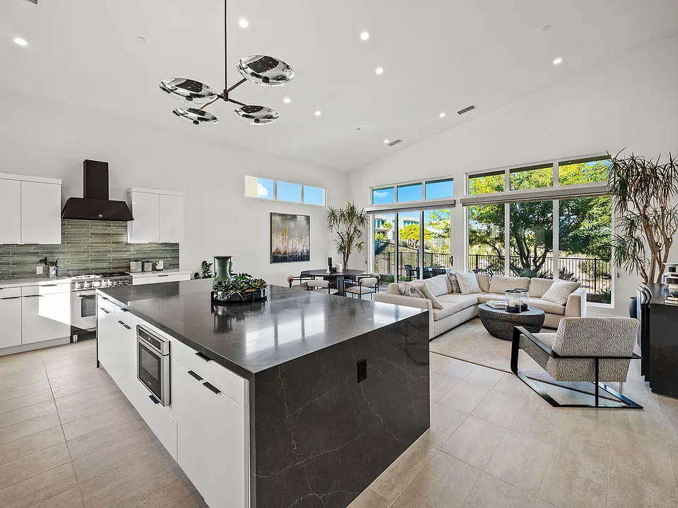 422 Fountain Dr