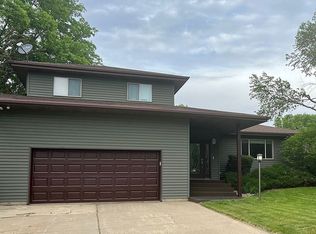 55 Laura Dr, Le Mars, IA 51031