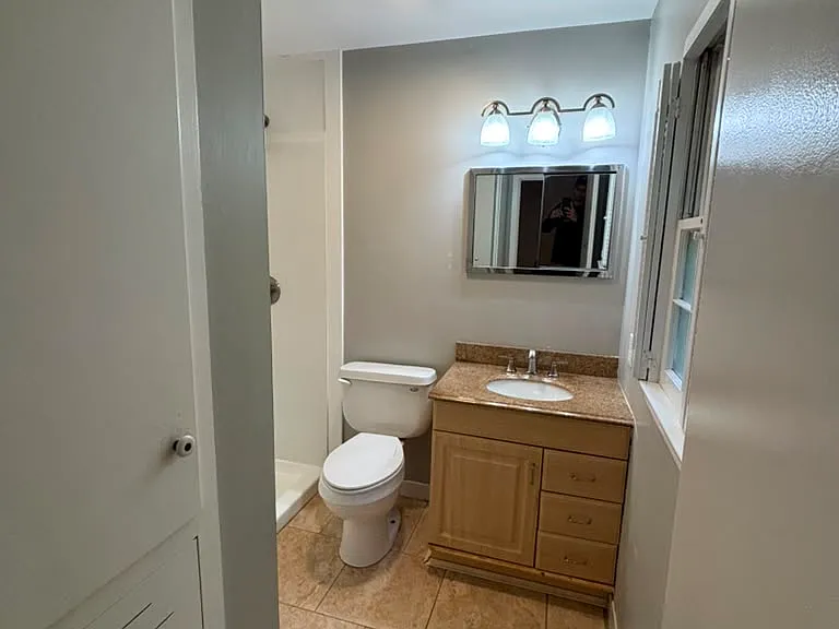 320 Vanderbilt Dr — Photo 36