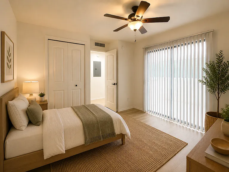 1 and 2 Bedroom Townhomes Near Downtown Tucson! Renovated with Off Street Parking! — Photo 8