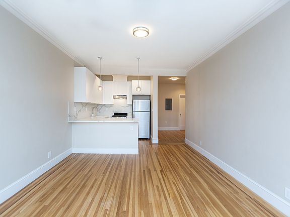 2nd image of 3035 Baker St APT 202