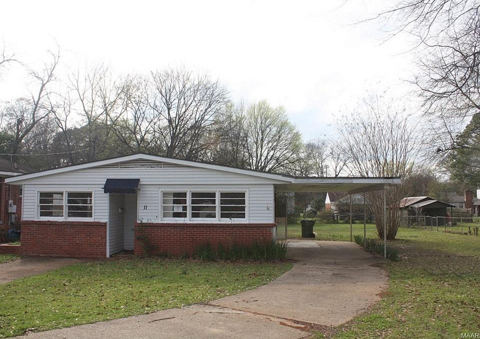 1st image of 11 Brantwood Dr