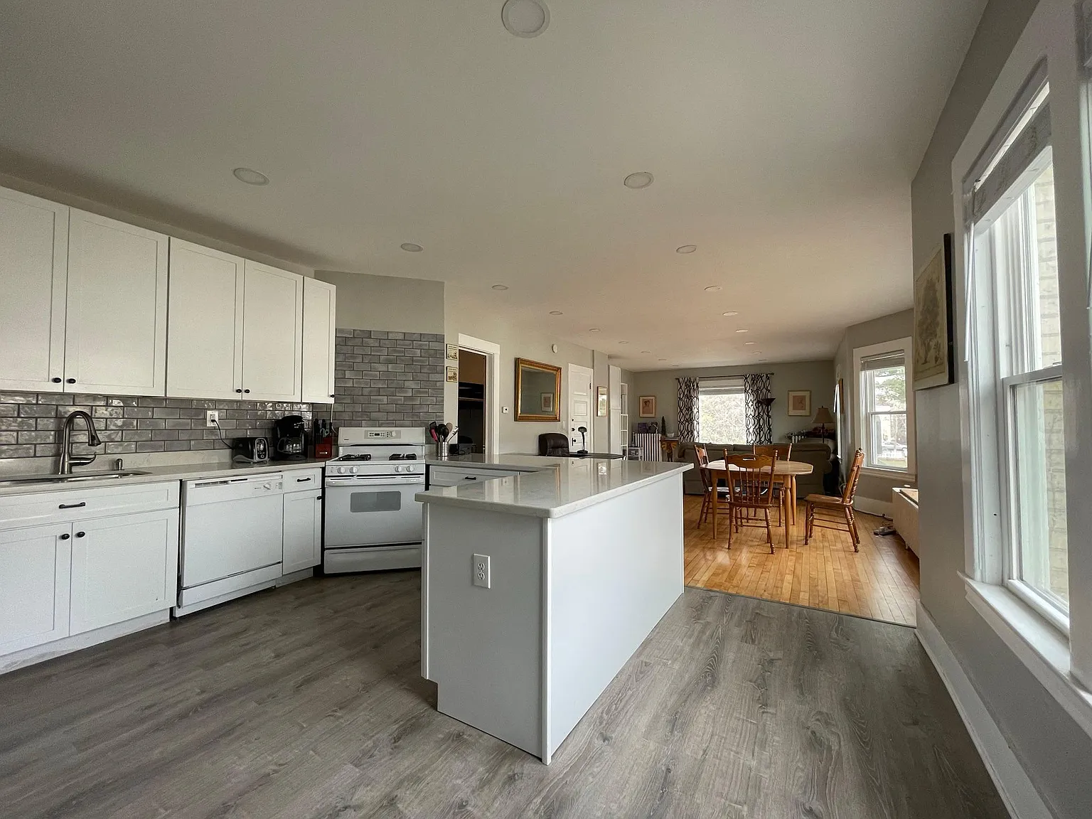 617 Erie St SE — Photo 3