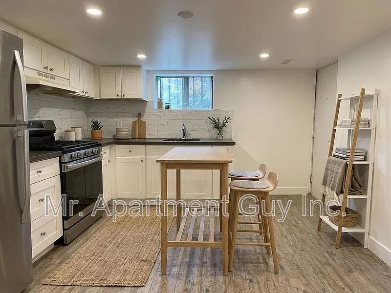2 bed, 1.0 bath, $1,695 — Photo 2