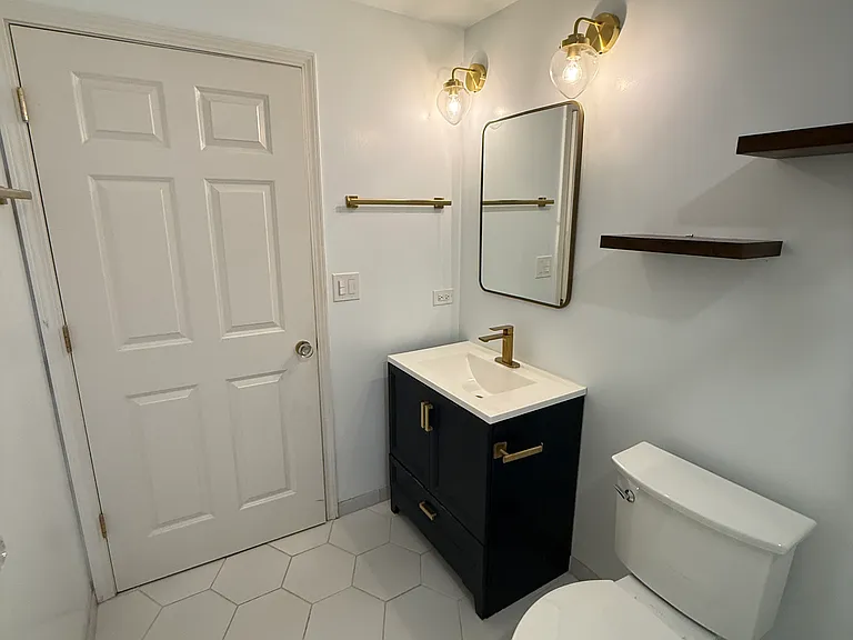 2720 W Cortland St #202 — Photo 11