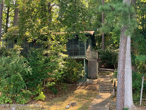 3rd image of 147 Eiland Dr