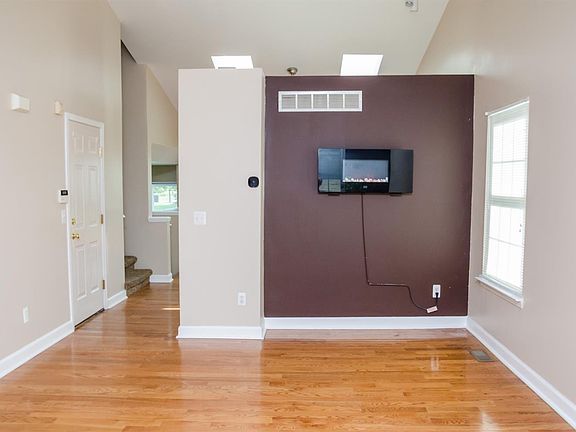 4th image of 8608 Barrington Dr