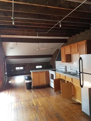 1324 Clay St — Photo 3