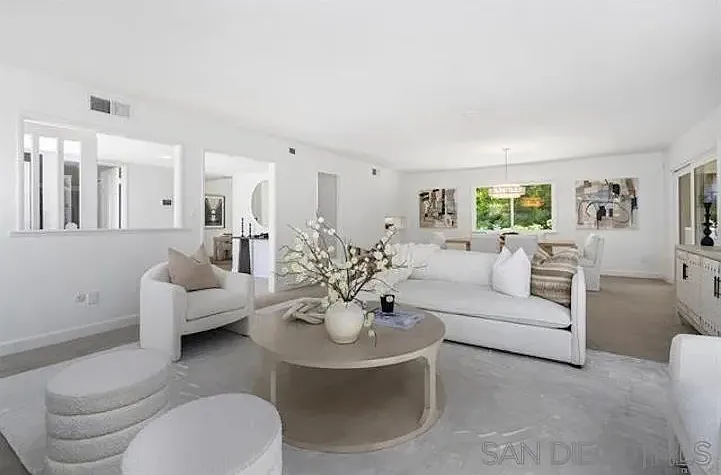 445 Avenida Primavera — Photo 9