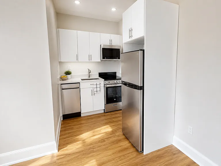 831 Beacon St #205 — Photo 2