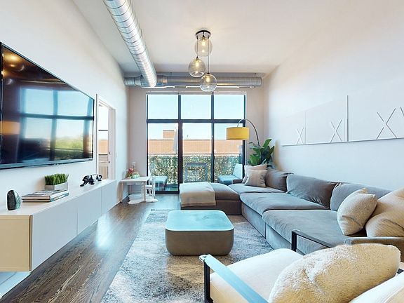 3rd image of 4011 N Francisco Ave Unit 408