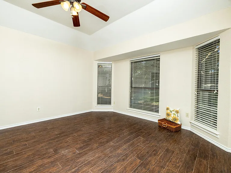 2403 Bayberry Ln — Photo 20