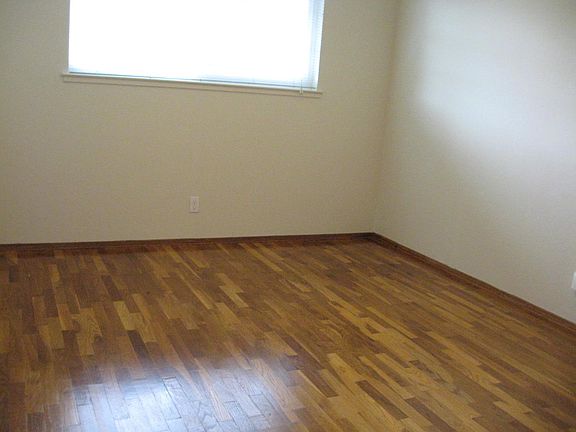 5th image of 10100 Craft Dr APT 2