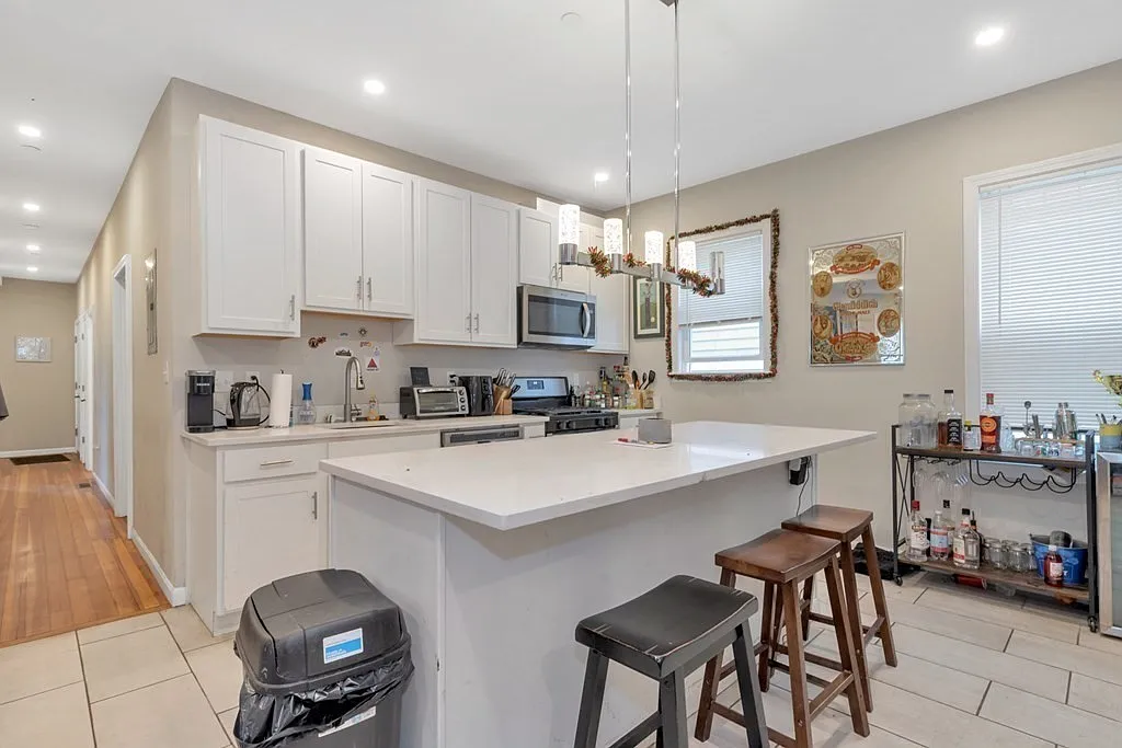 4 bed, 1500 sqft, $6,800 — Photo 3
