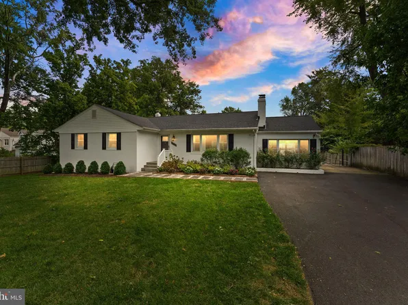 2903 Meadow View Rd, Falls Church, VA 22042