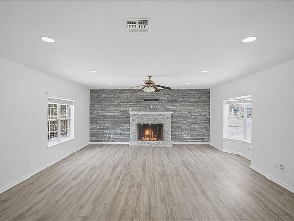 3rd image of 1601 Owens Ave