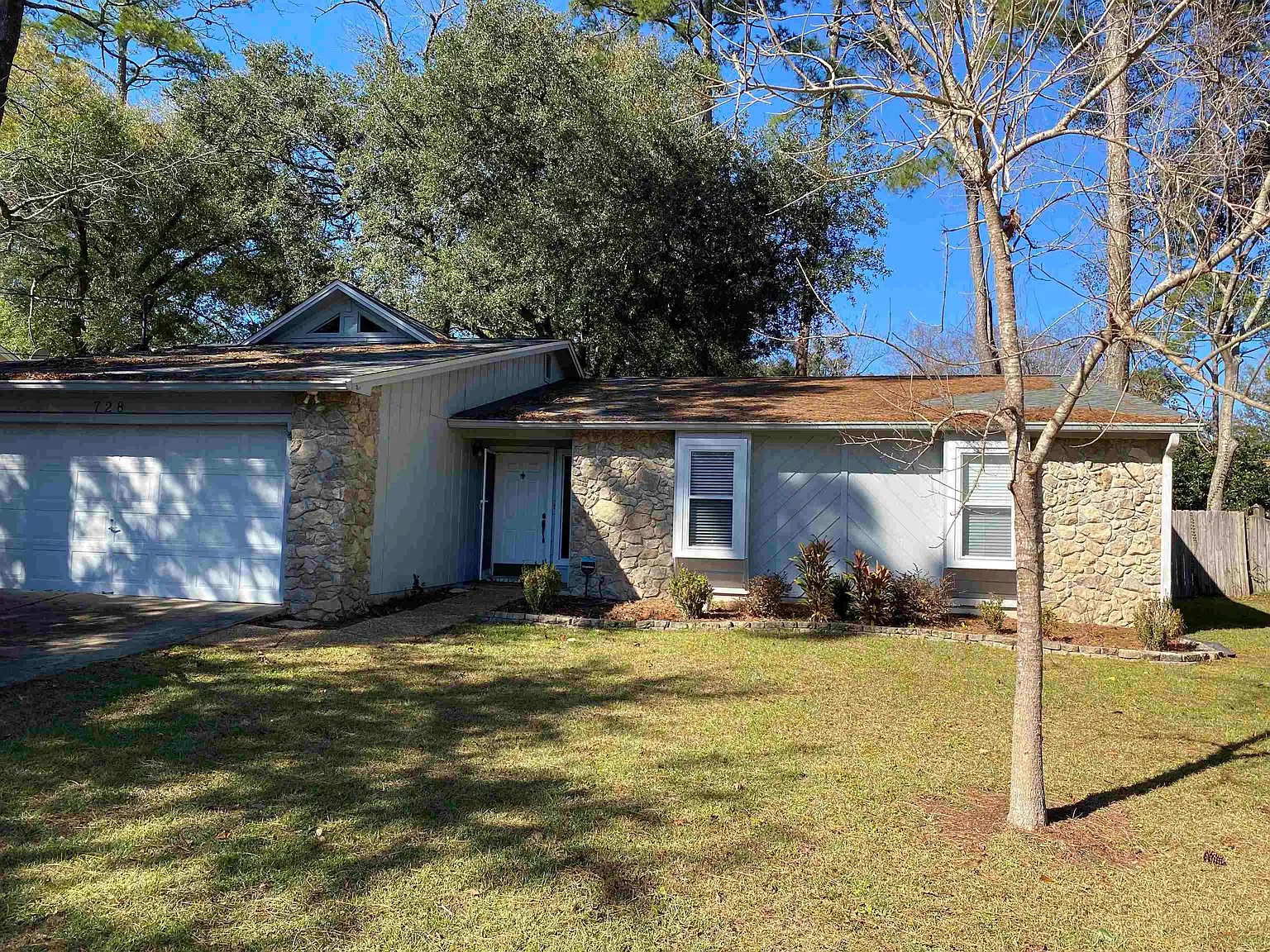 3 bed, 2.0 bath, 1694 sqft, $2,800 — Photo 1