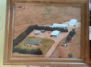 10818 E Maple Grove Rd, Mount Hope, KS 67108