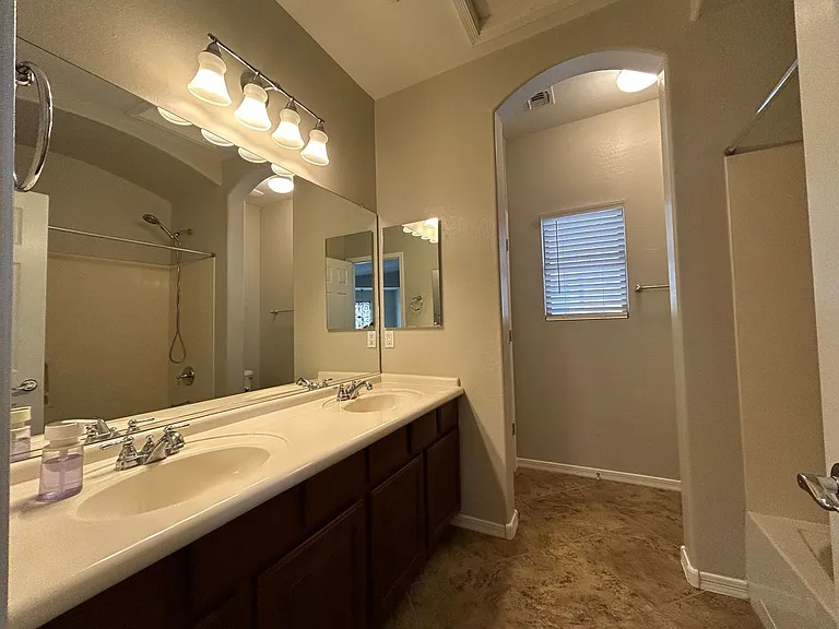 5411 W Rowel Rd — Photo 22