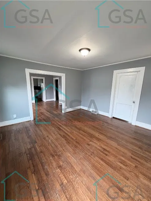 4 bed, 1.5 bath, $1,500 — Photo 2
