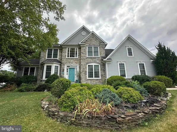 878 Joy Dr, Greencastle, PA 17225