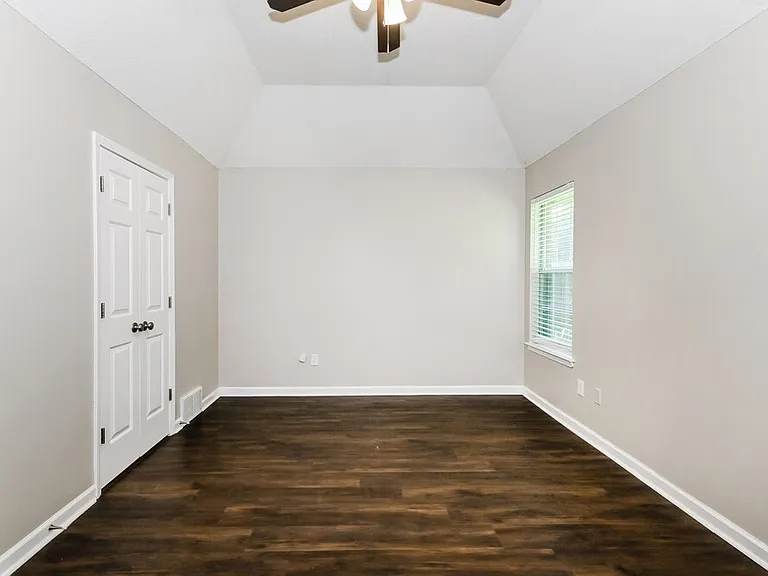 277 Gaslight Cv — Photo 10