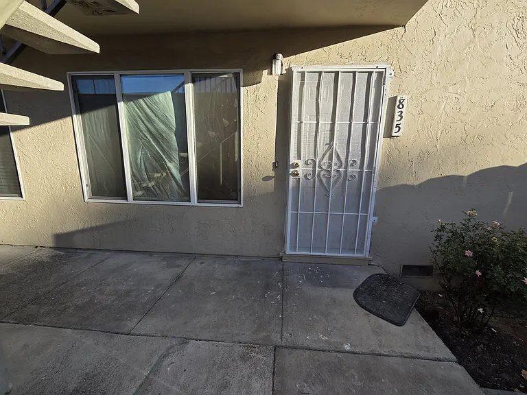 835 State St — Photo 10