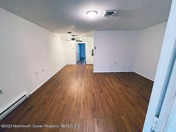 3rd image of 883C Balmoral Court