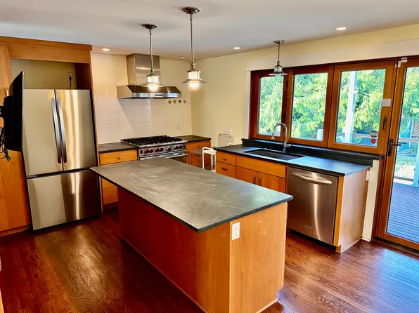 6856 23rd Ave NE, Seattle, WA 98115