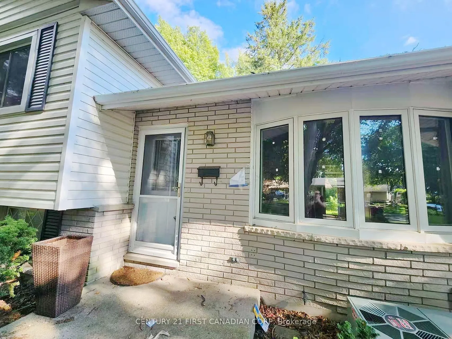 3 bed, $2,090 — Photo 3