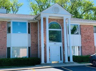 1507 N Milwaukee Ave APT 2D, Libertyville, IL 60048