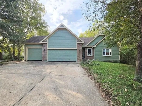 505 E White Cir, Gardner, KS 66030