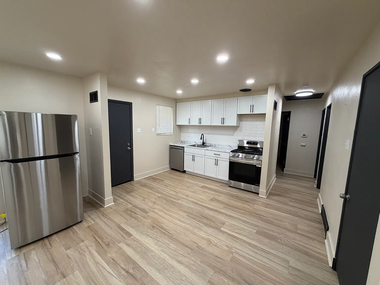 3 bed, 912 sqft, $1,475 — Photo 3