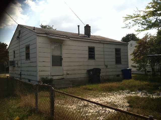 2nd image of 321 Rutherford St